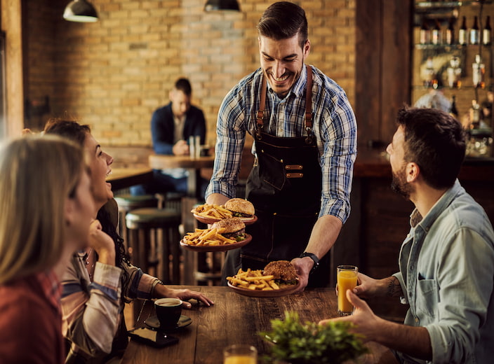 visuel déjeuner dans un restaurant