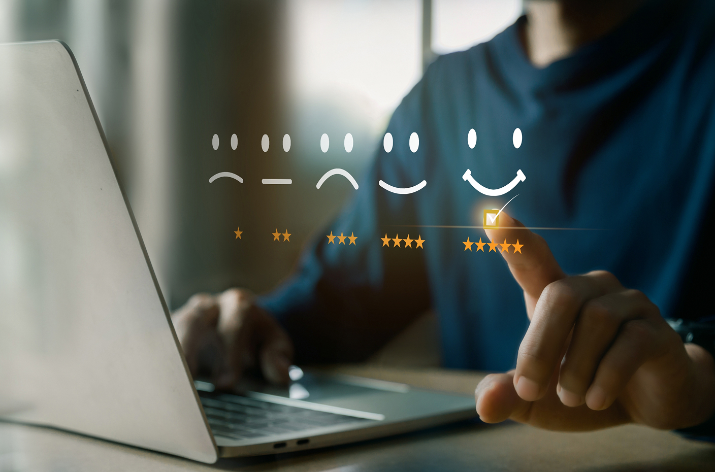 Homme touchant icone souriante ou triste